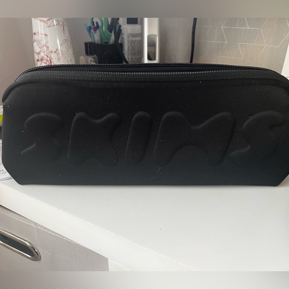 Skims Neoprene Pouch - Picture 1 of 4